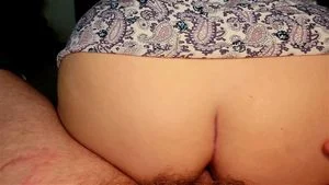 屁股又紧又大的 BBW 妈妈的第一次肛门体验