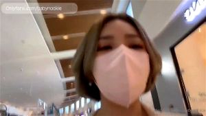 Babynookie ช่วยตัวเองในแท็กซี่แล้วต่อในห้องน้ำห้าง