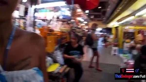 业余泰国女友在外出过夜后吮吸男友的大鸡巴