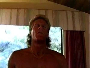 《Up and Cummers 10》 - 由Jenna Jameson、Randy West和Kylie Ireland主演。这部影片呈现了成人娱乐界的经典合作，充满了激情与魅力。演员们以专业和成熟的演技，带来一场感官盛宴，适合寻求高质量成人内容的观众。影片风格大胆而诱人，展现了成人行业中的多样性与创意，确保观看体验既刺激又安全。