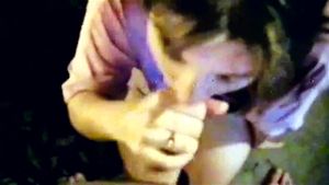 打赌输了导致口交，必须听从指令然后吞下他的精液