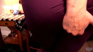 Sinn Sage 穿着紧身氨纶的性感屁股挑逗！