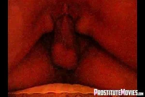 丰满的情绪朋克女孩很烂直到他高潮