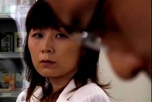 寂寞的日本家庭主妇在丈夫外出时自慰
