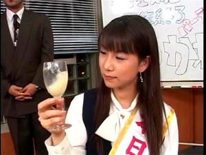 办公室女郎度过了非常忙碌的一天