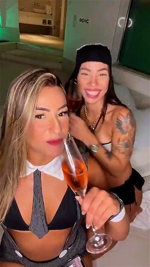 世界上最放荡的女孩醒来了