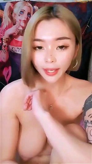她是谁？