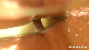 在按摩浴缸里操直到她头晕