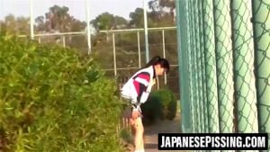 偷窥镜头记录下女性在公共场合喷涌的刺激瞬间，湿身诱惑遍布各处。
