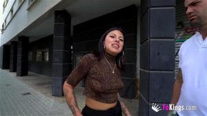 街头邂逅惊艳美女。靓女也爱做爱！