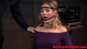 Mona Wales 是一位魅力四射的成人女星，以其出色的表演和迷人的身材著称。她的作品涵盖了多种热门类别，包括角色扮演、激情场景和强烈互动。观看她最新的精彩演出，享受视觉与感官的双重盛宴。