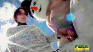 Public Handjobs Brandi de Lafey 抚摸雪人