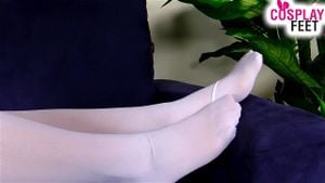 性感护士白丝袜与红芭蕾平底鞋足部挑逗