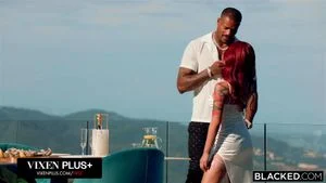 BLACKED 幸运符 Rae Lil Black 无法抗拒 Jason Luv 的 黑人巨根 提议