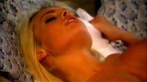 Jesse Jane 在梦中激情缠绵，释放内心深处的渴望。她沉浸在幻想的世界里，体验着极致的快感与感官刺激。这场梦境般的性爱冒险，充满了激情与放纵，带你进入一个充满欲望的奇幻旅程。
