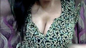 印度美女玩球
