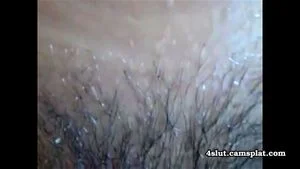 油光润滑的苗条身材美女，丰满胸部特写自慰