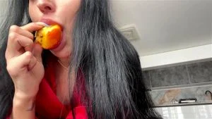 我刚做了晚饭。我要去洗澡然后上床睡觉看电影。你有什么建议吗？