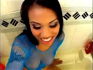 露西·泰视角。