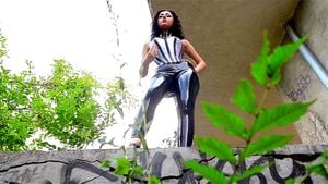 玛丽莲·优素福 - 紧身束腰与乳胶紧身裤