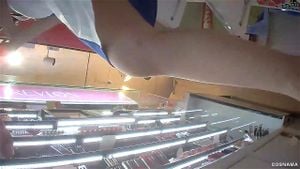 美容顾问裙底偷拍
