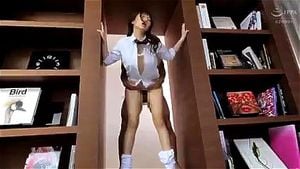 女大学生放学后被集体围攻