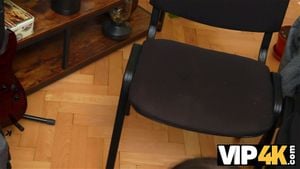 VIP4K. 伪娘为了钱出卖了女友的湿穴