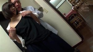 日本可爱女孩被玩具控制