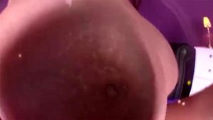 这位迷人的女演员以其独特的魅力和专业表演而闻名，擅长展现成人间的激情互动。她的作品充满诱惑与张力，必定能满足您的期待。