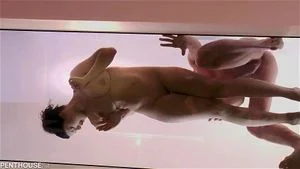 李露西
