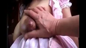 丰乳亚洲女性哺乳