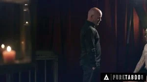 Pure Taboo 好奇的流浪女艾薇·洛夫发现富翁秘密暗室被抓 - 第1部分