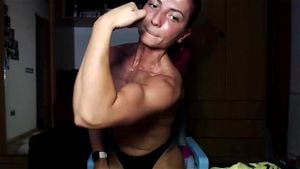 肌肉女孩