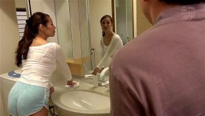 JAV - 森下美緒 NDRA-079 我在女友不知情的情况下与她母亲发生关系