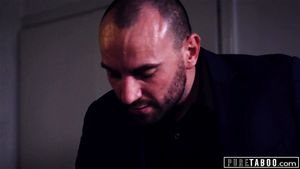 Pure Taboo 艾登·阿什莉与肌肉发达的大学教授和新老板，他的继父，进行三人行