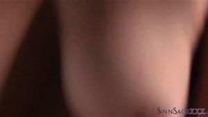 热辣 Sinn Sage 以女牛仔姿势接受她继兄弟的硬鸡巴！