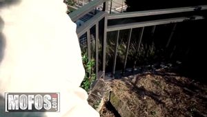 MOFOS - 俄罗斯性感美女海尼西在公共场合被猛插小穴并吞下巨量精液