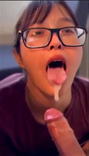 亚洲美女吞下精液