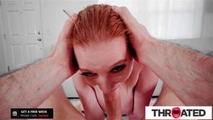 Throated - 火热的红发女郎给了一个凌乱的颠倒口交