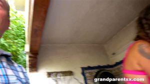 GrandParentsX 拉丁女佣乱搞爷爷时奶奶潮吹
