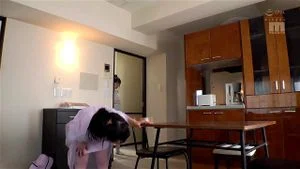 两名前来探望独自工作的我的儿媳，作为母亲的替代，持续了两天的放荡。工藤拉拉 高濑里奈