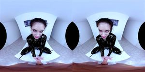 安娜·德维尔 VR 乳胶：体验极致感官刺激，沉浸在虚拟现实的成人冒险中。探索乳胶服饰的诱惑力，带来无与伦比的亲密时刻。适合寻求新鲜刺激的成年观众，享受专为成熟人群设计的沉浸式娱乐。