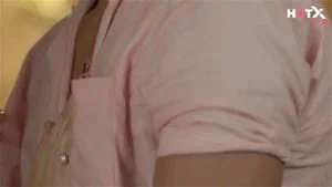 罗妮