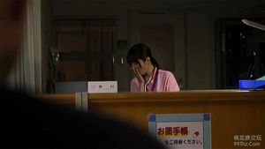 这位护士无法抗拒这位热情男子的激情