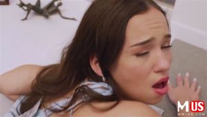 年轻女性 (18+) 复仇