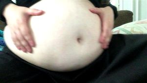 Maddy丰满大码女性腹部情趣游戏