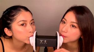 真实日本双胞胎性感舔耳ASMR