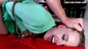 漂亮宝贝萨曼莎·海斯 (Samantha Hayes) 被绑起来并抽插