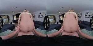 Up Close VR - Coco Lovelock热爱阳具并在火热的主观视角场景中被猛操