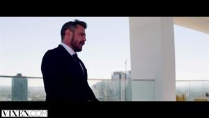 Vixen 无法抗拒的艾米莉是曼努埃尔心目中的完美坏女孩